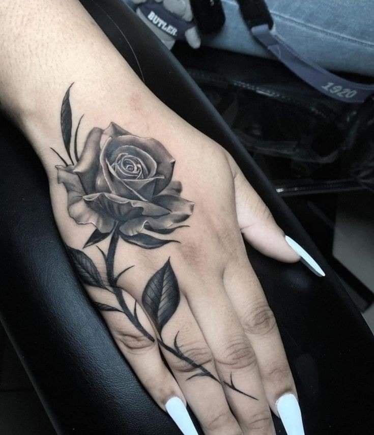 Tattoos rosas negras