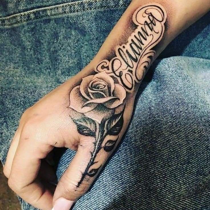 Tatuajes de rosas negras